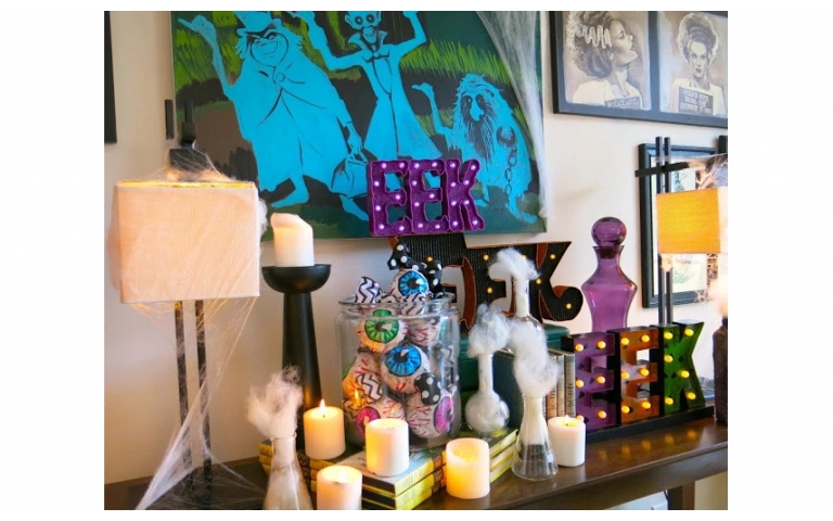 Cassie Stephens' Halloween Eyeball Ornaments with Rigid Wrap